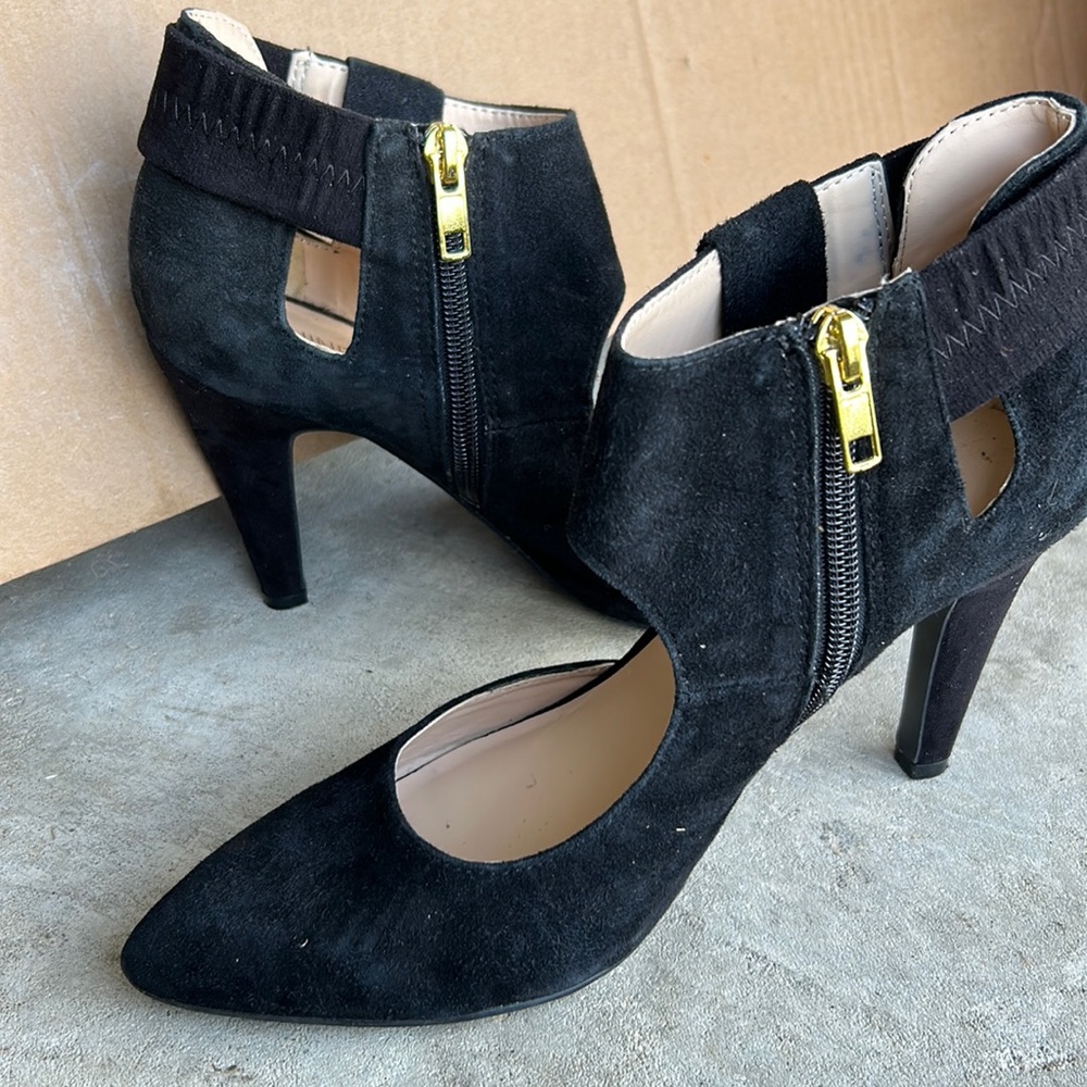 Black closed toe heels